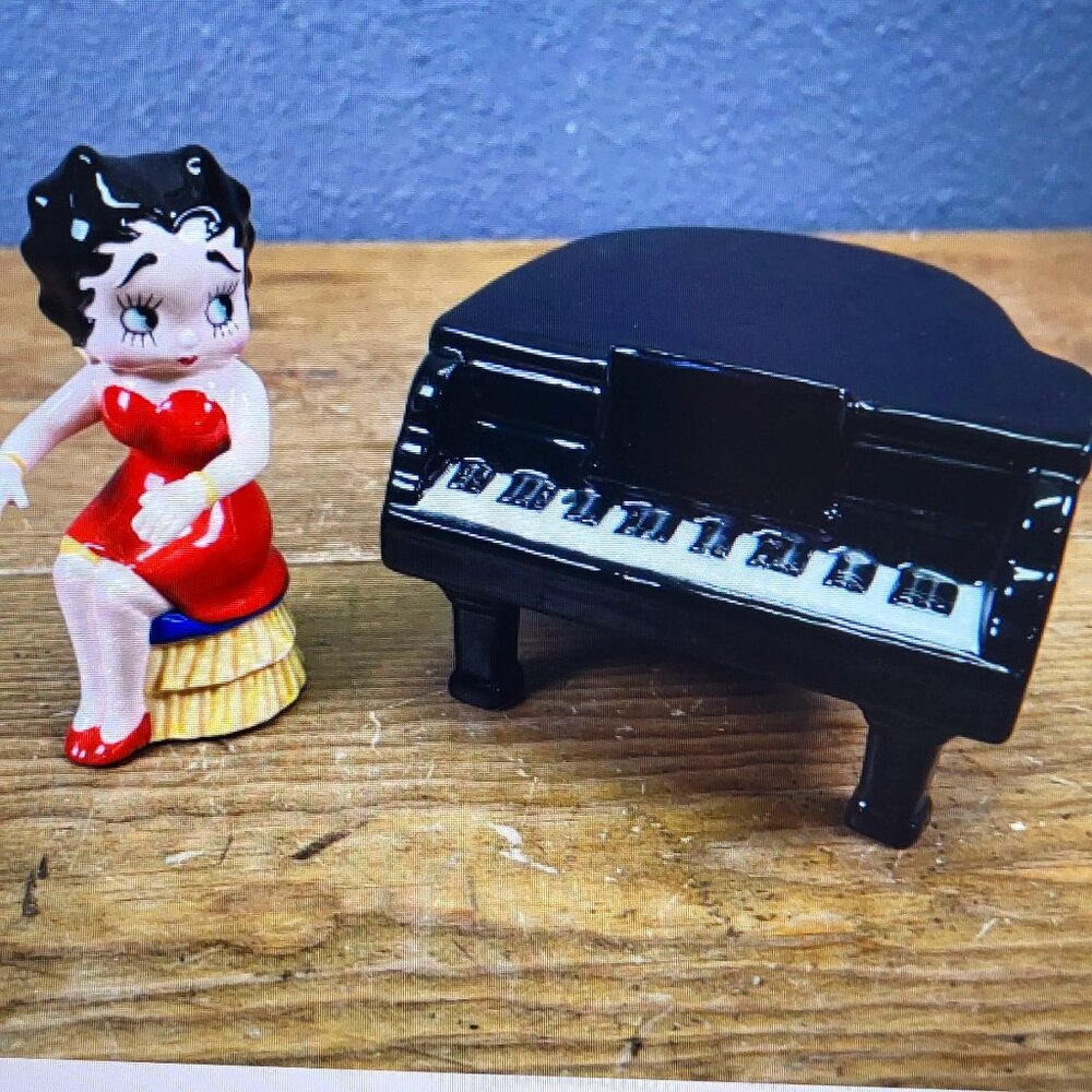 VINTAGE BETTY BOOP PIANO PLAYING MUSIC BOX 1983